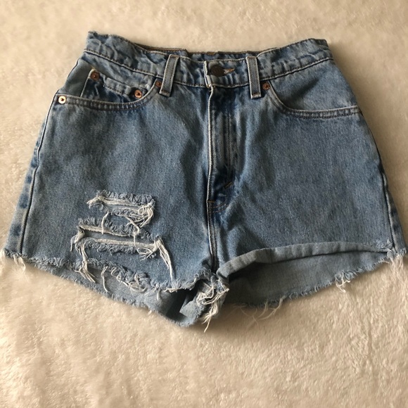 High Waisted Levi Shorts - Picture 1 of 3